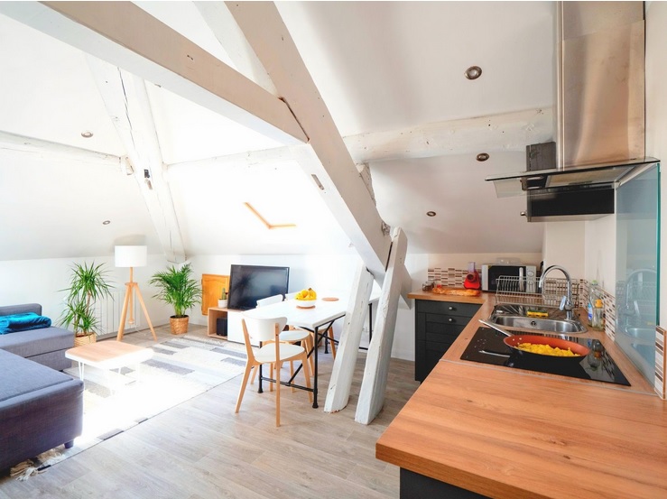 Rénovation d'un investissement immobilier sous les combles pour investir dans l'immobilier sans CDI