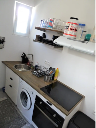 La cuisine rénovée de l'investissement locatif de Fadil à Toulon.