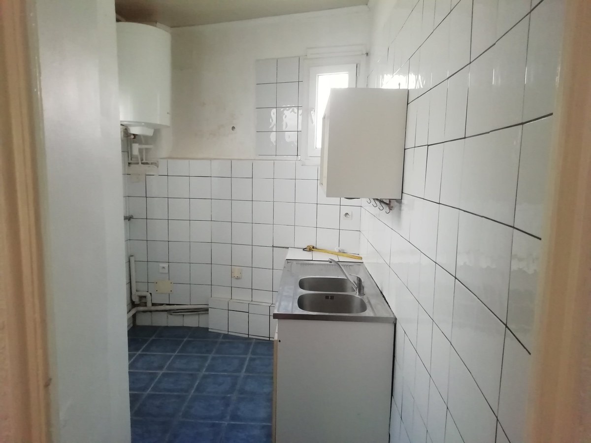 La cuisine avant travaux du projet immobilier de Fadil à Toulon