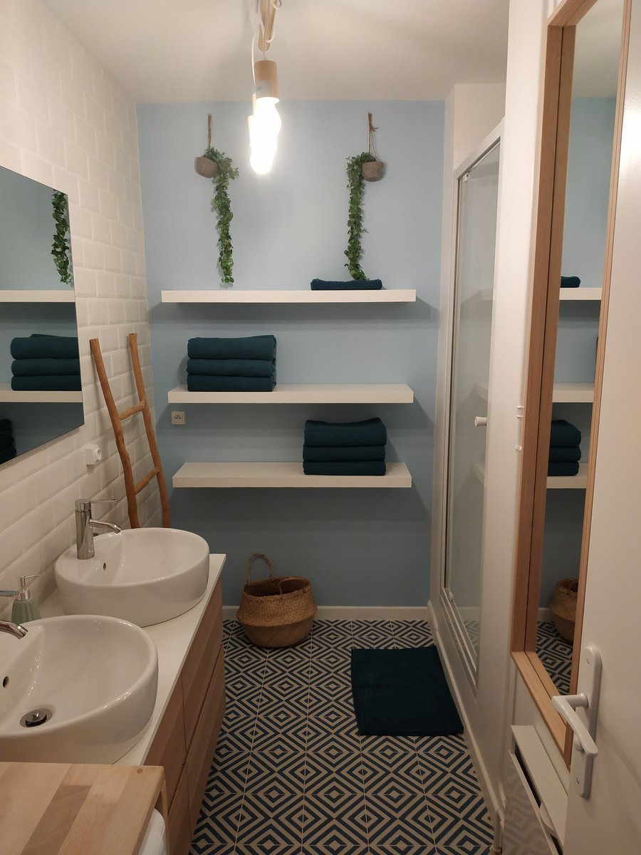 Une salle de bain après travaux dans une colocation de Paul