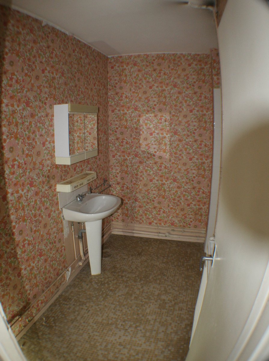 La salle de bain avant rénovation dans une colocation de Paul